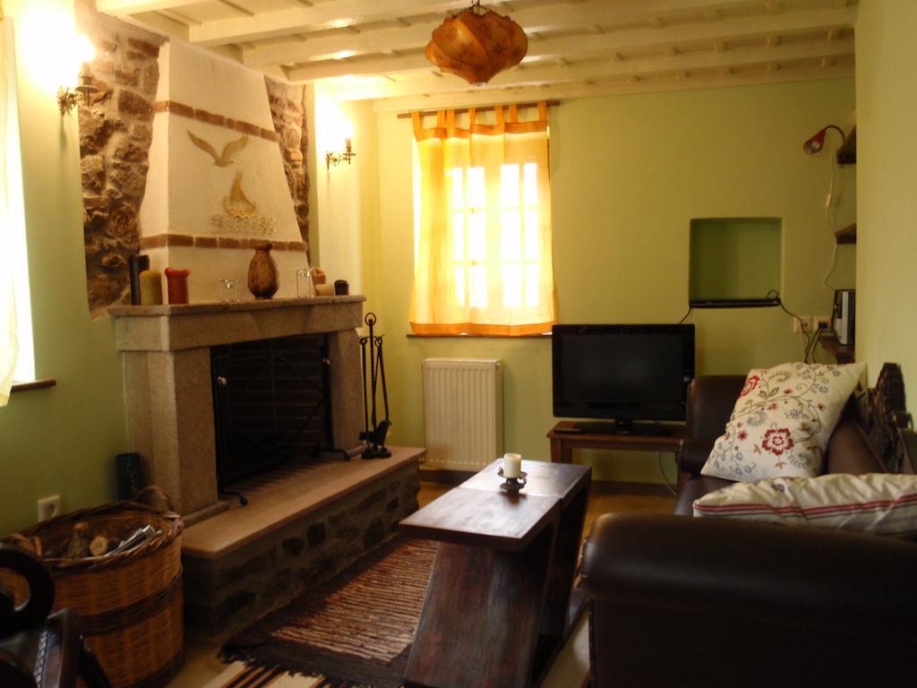 Villa Notia Skála Eresoú Habitación foto